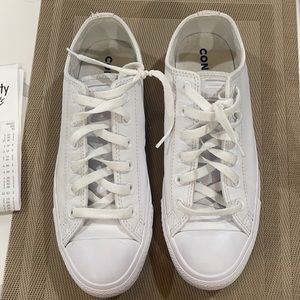 Unisex Leather White Converse shoes